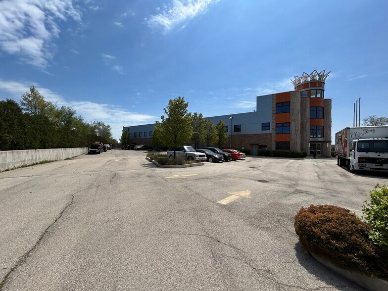 More Photos Of 625 N Sacramento Blvd, Chicago Warehouse For Lease