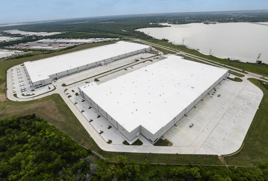 More Photos Of 3584 Mountain Creek Pky, Dallas Distribution For Lease