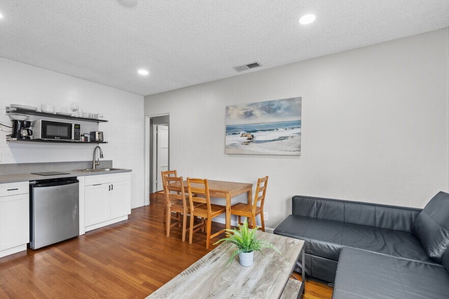 More Photos Of 4837 Castle Ave, San Diego Apartments For Sale