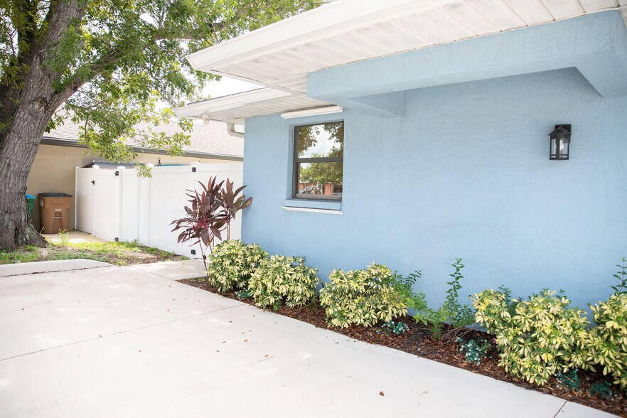 More Photos Of 2826 Santa Barbara Blvd, Cape Coral Freestanding For Sale
