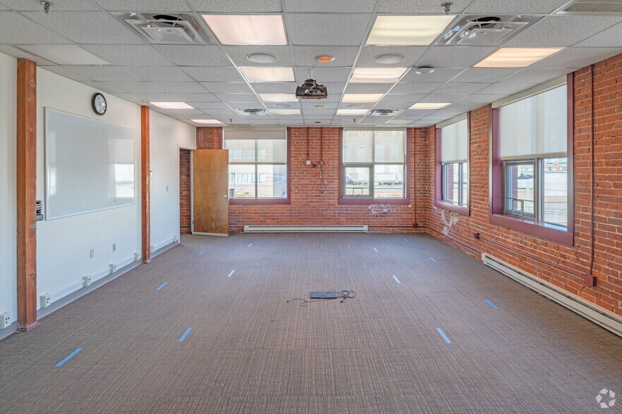 More Photos Of 45 Willard Ave, Providence Medical For Sale