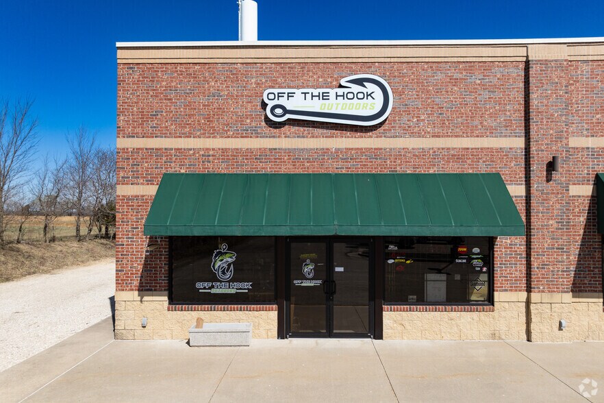 More Photos Of 14100-14104 Redfield Dr, Eugene Storefront For Sale