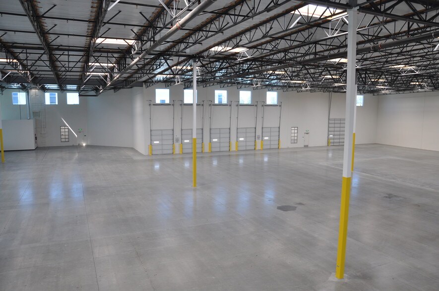 More Photos Of 711 S Van Buren St, Placentia Warehouse For Lease