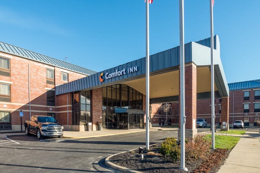 More Photos Of 17550 Rosbough Blvd, Middleburg Heights Hotel For Sale