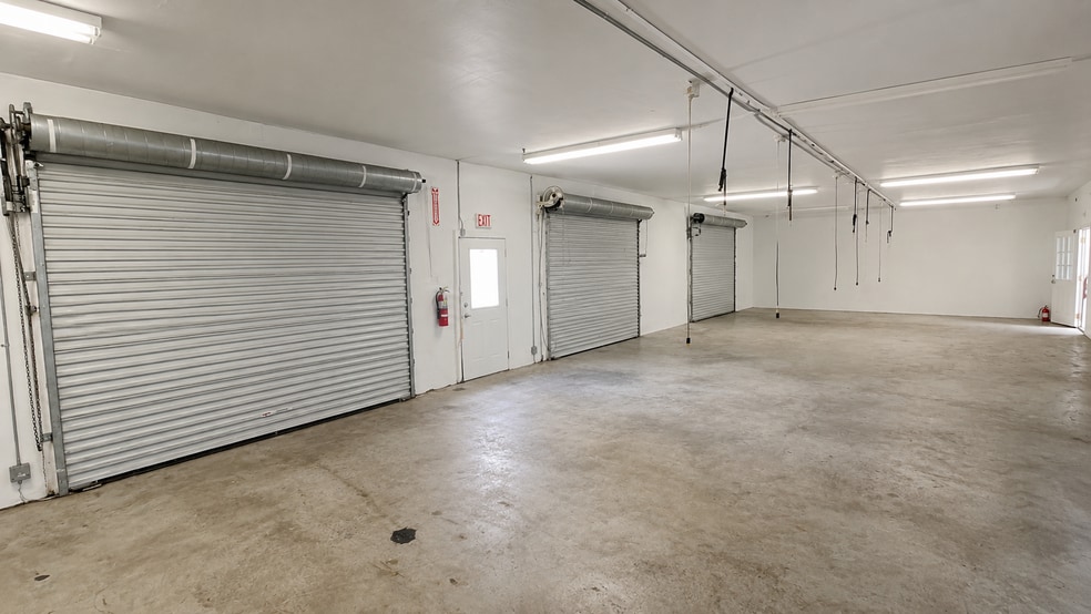 More Photos Of 10155 New Kings Rd, Jacksonville Warehouse For Sale