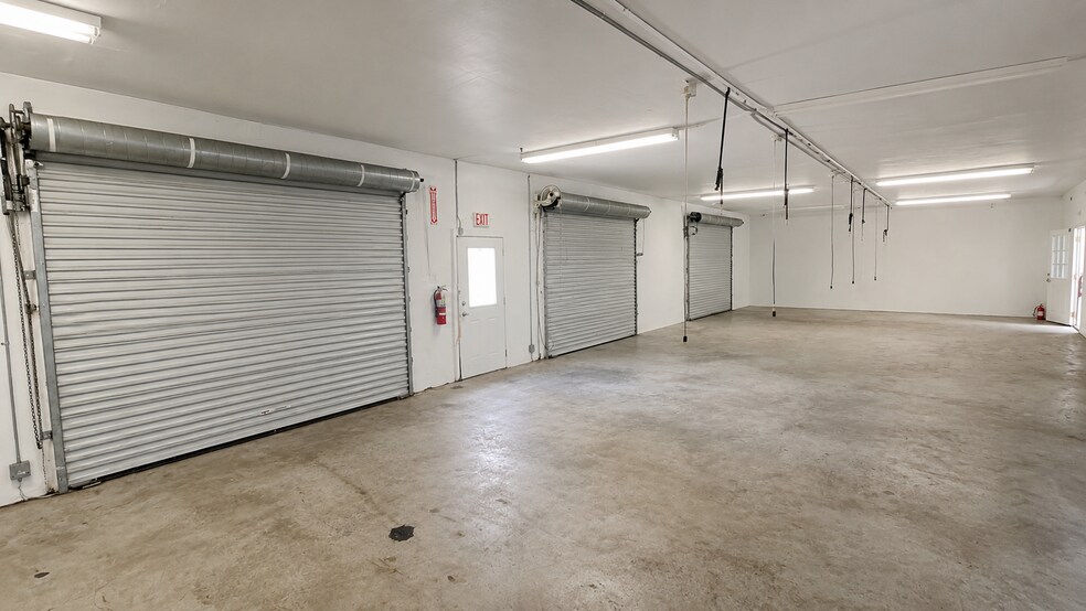 More Photos Of 10155 New Kings Rd, Jacksonville Warehouse For Sale