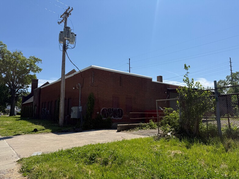 More Photos Of 1766 E 133rd St, East Cleveland Warehouse For Lease