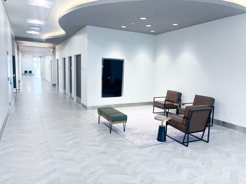 More Photos Of 18354 I-45 South, Shenandoah Medical For Lease