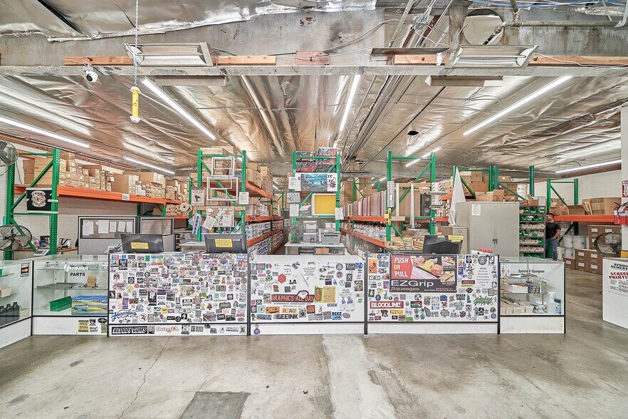 More Photos Of 1977 S Los Angeles St, Los Angeles Distribution For Sale