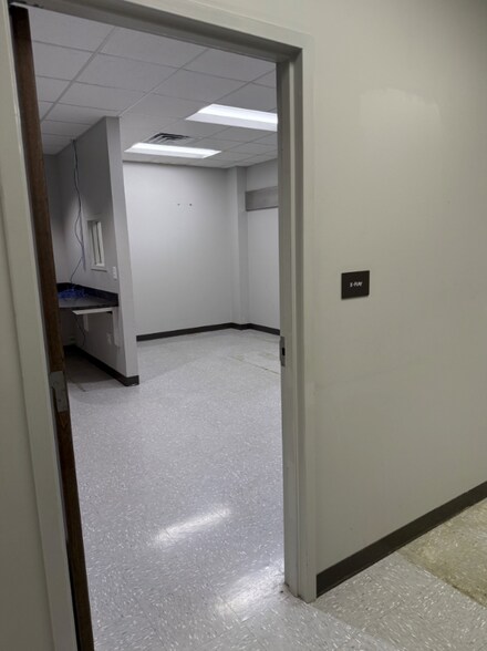 More Photos Of 2019 N Locust Ave, Lawrenceburg Office For Lease