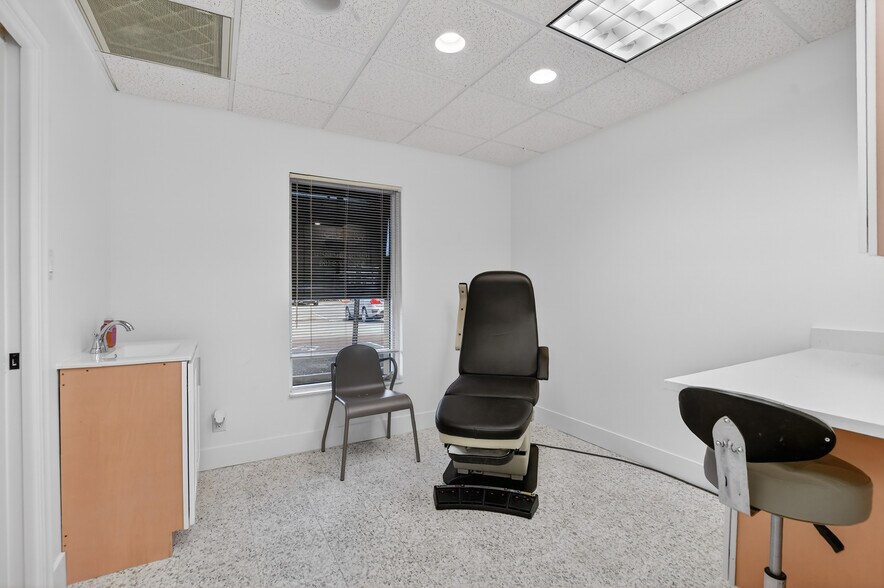 More Photos Of 665 SE 10th St, Deerfield Beach Medical For Sale