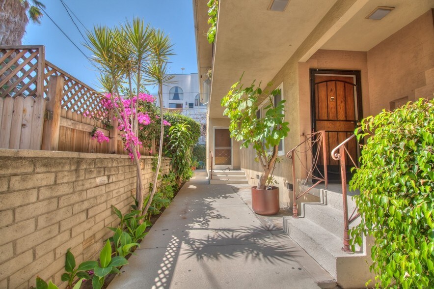 More Photos Of 1421 S Shenandoah St, Los Angeles Apartments For Sale
