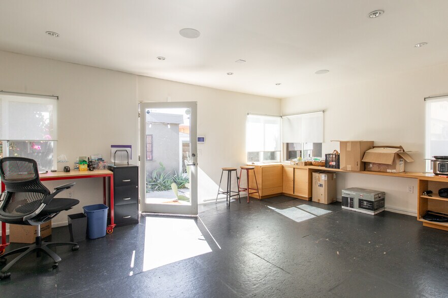 More Photos Of 12906 Venice Blvd, Los Angeles Freestanding For Lease