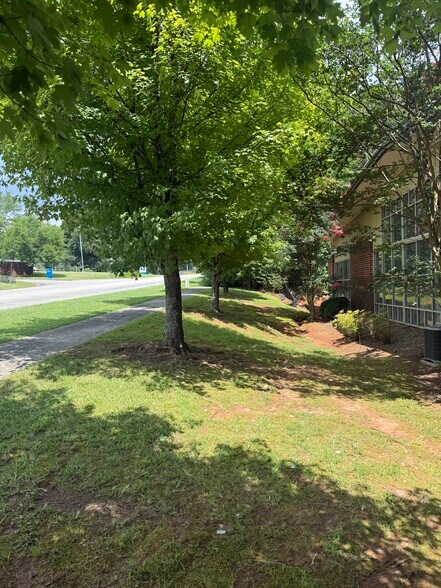 More Photos Of 590 Olympic Dr, Athens Distribution For Lease
