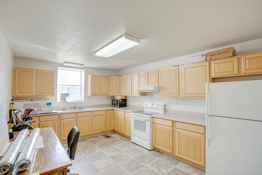 More Photos Of 11578 Airway Blvd, Roanoke Warehouse For Sale