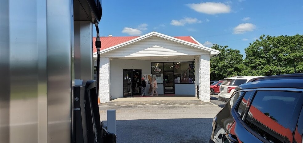 More Photos Of 290 Hawes Blvd, Hawesville Service Station For Sale