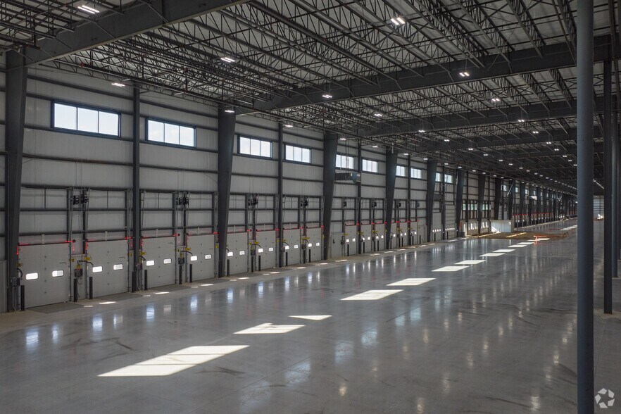 More Photos Of 203 Stonemont Dr, Bristol Warehouse For Lease