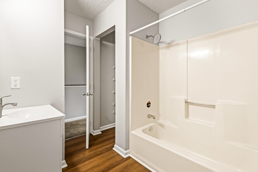 More Photos Of 82 Berry Dr, Newnan Apartments For Sale