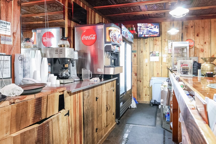 More Photos Of 327 Railroad Ave, Tracy City General Retail For Sale
