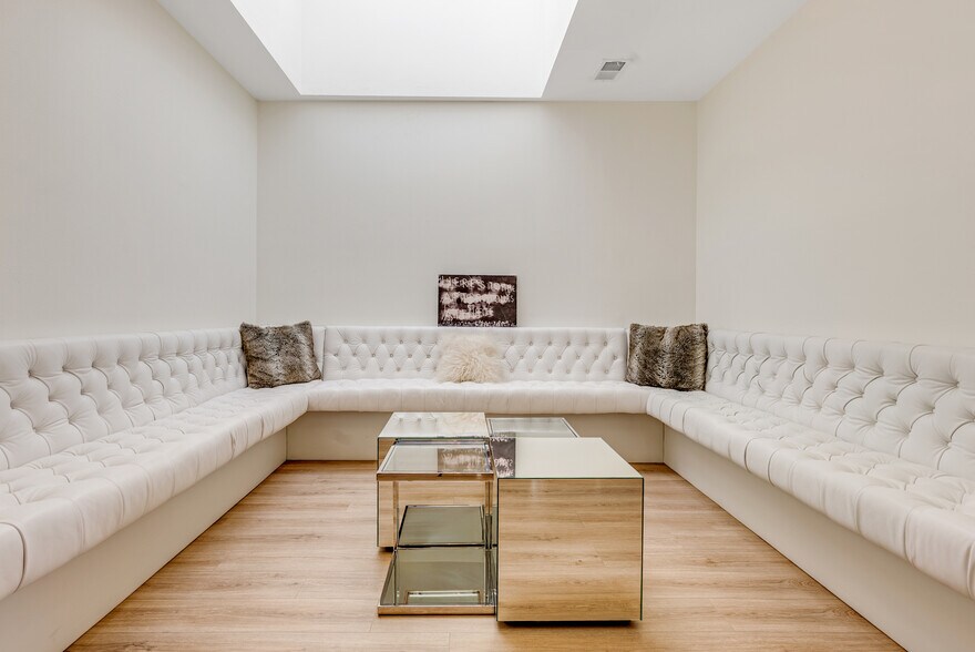 More Photos Of 6208-6212 Santa Monica Blvd, Los Angeles Loft Creative Space For Lease