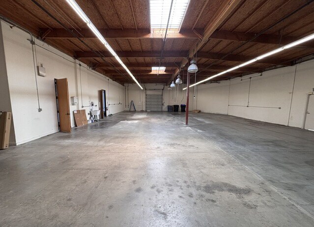 More Photos Of 1063 Serpentine Ln, Pleasanton Research And Development For Lease