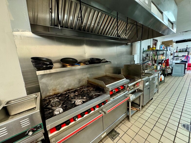 More Photos Of 2000 Harrison St, Hollywood Unknown For Lease