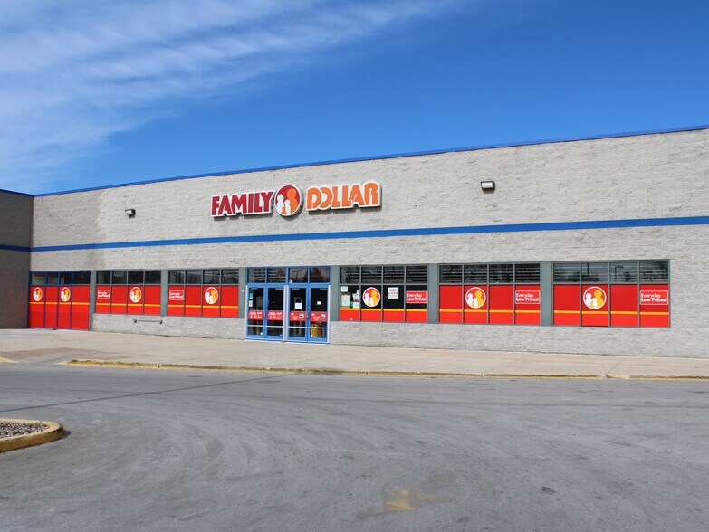 Primary Photo Of 7-75 W Scott St, Fond Du Lac General Retail For Sale