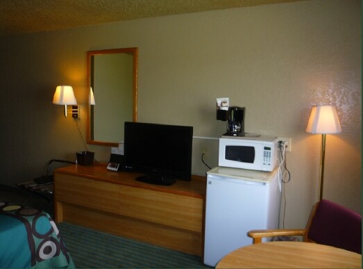 More Photos Of 1001 Highway 2 E, Devils Lake Hotel For Sale