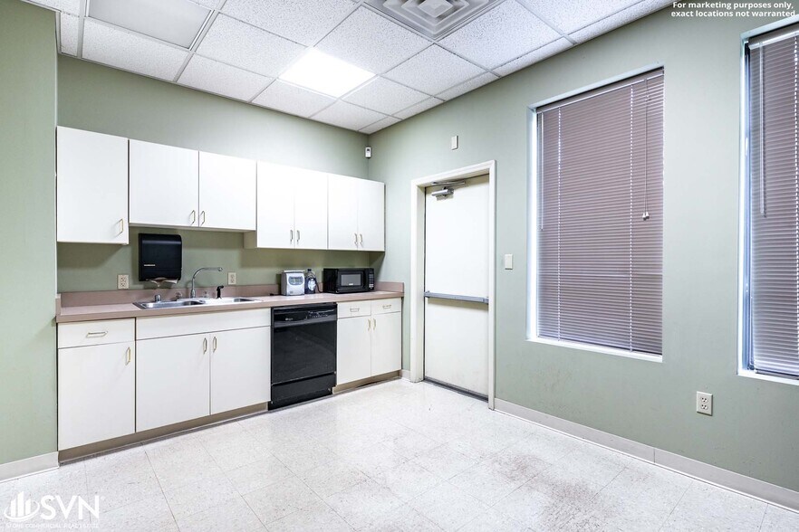 More Photos Of 1360 W 5th St, London Medical For Lease