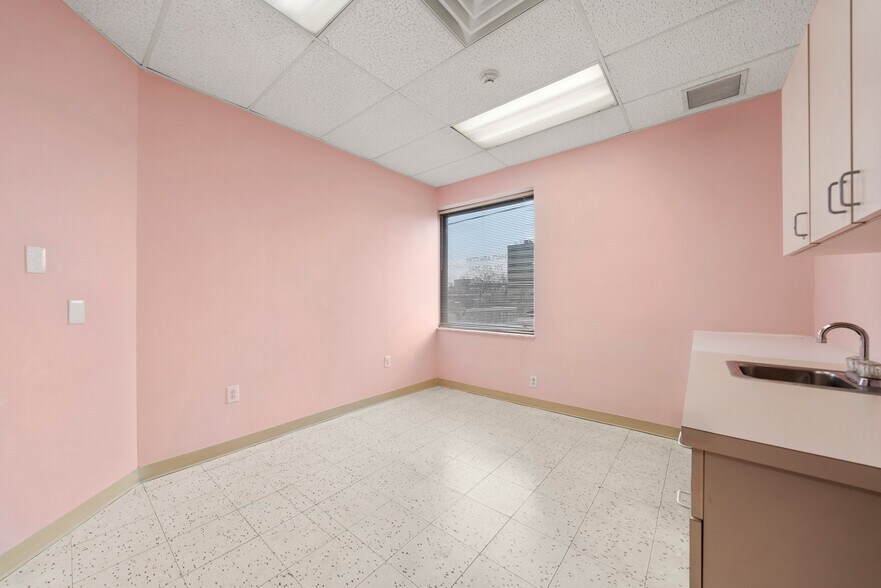 More Photos Of 2083 Center Ave, Fort Lee Medical For Lease