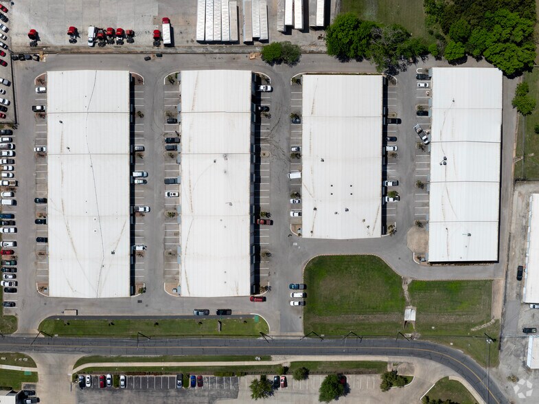 More Photos Of 501 W Powell Ln, Austin Warehouse For Lease