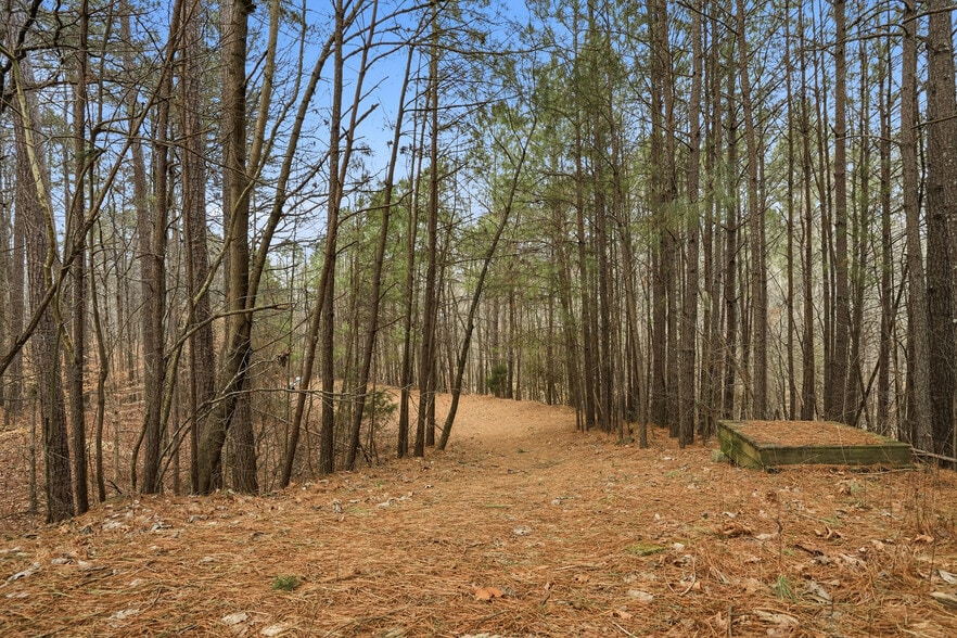 More Photos Of 6190 Parkway North Dr, Cumming Light Distribution For Sale