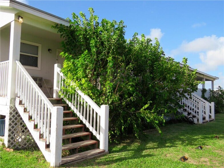More Photos Of 1330 S Commercial St, Aransas Pass Hotel For Sale