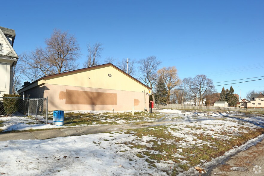 More Photos Of 1107 Howard St, Saginaw Convenience Store For Sale