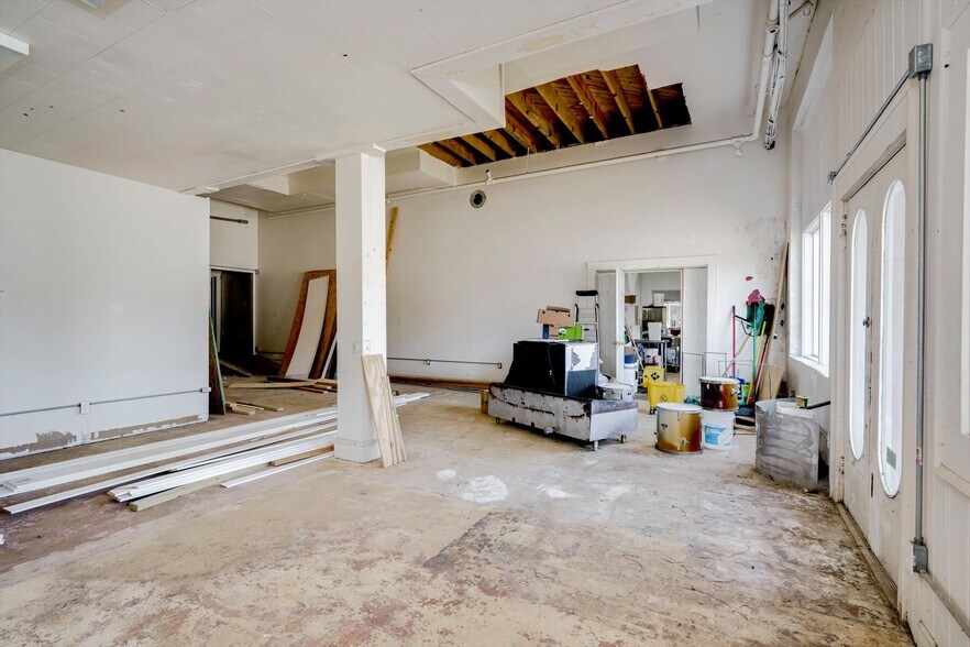 More Photos Of 111 Main Street, Lincolnton Flex For Sale