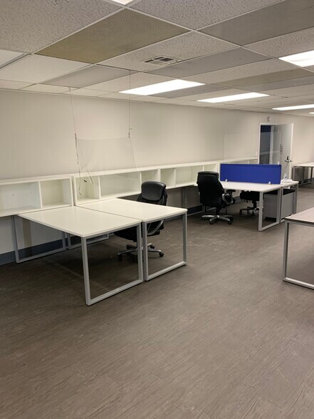 More Photos Of 10308 State Line Rd, Leawood Office For Lease