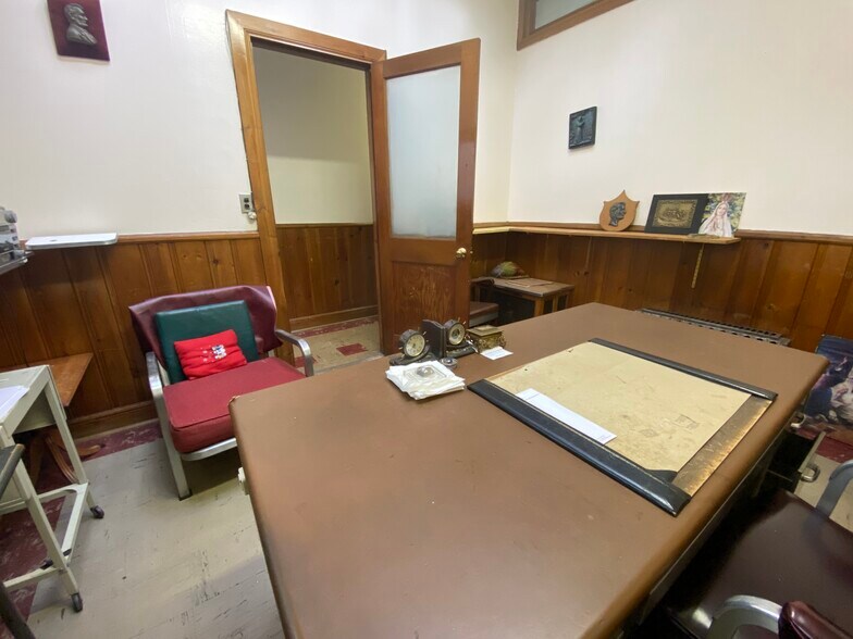 More Photos Of 128 Elm St, Yonkers Storefront For Lease