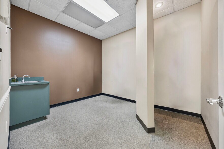 More Photos Of 14522 University Point Pl, Tampa Medical For Sale