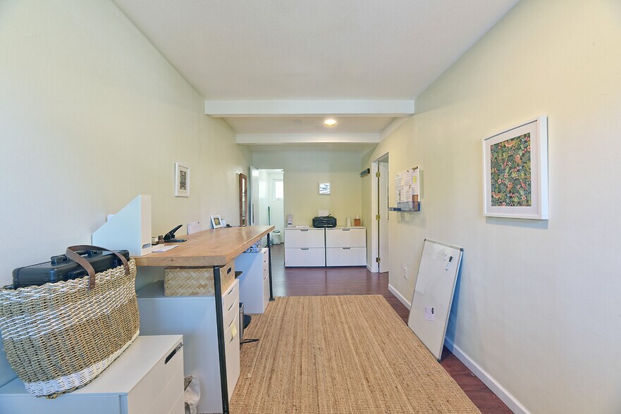 More Photos Of 993 Siskiyou Blvd, Ashland Office For Sale