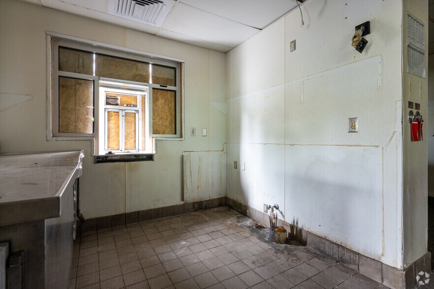 More Photos Of 4684 N Patterson Ave, Winston-Salem Restaurant For Sale