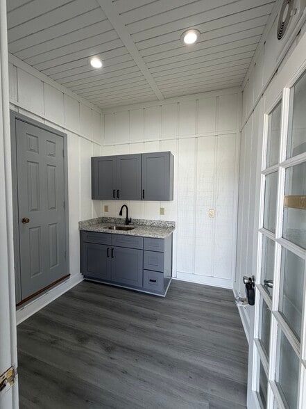 More Photos Of 2735 Huff Dr, Lawrenceville Warehouse For Lease
