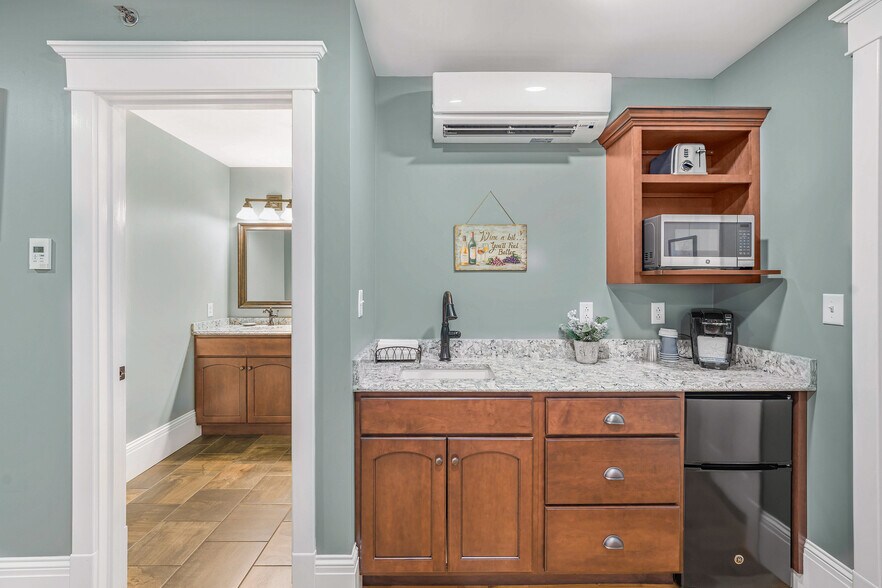 More Photos Of 208-210 Wharf St, Hermann Hospitality For Sale