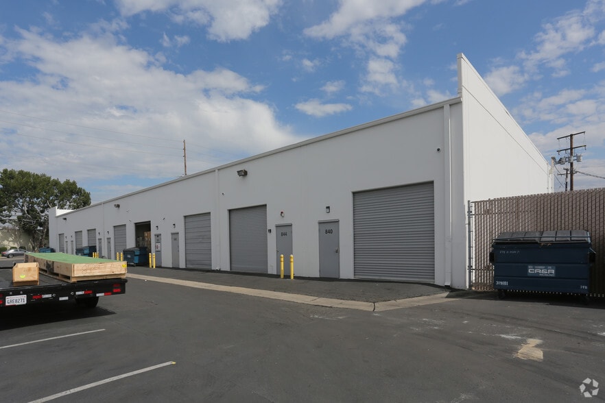 More Photos Of 840-898 N Main St, Orange Research And Development For Lease