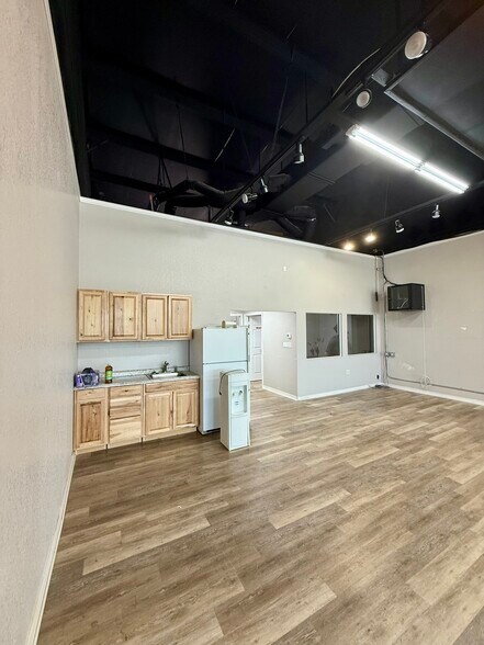 More Photos Of 5011-5047 Ulmerton Rd, Clearwater Unknown For Lease