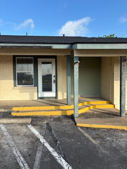 More Photos Of 400 Chisholm Valley Dr, Round Rock Unknown For Lease