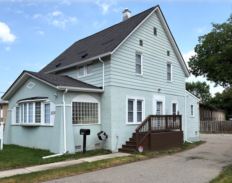 Primary Photo Of 2520 Rochester Rd, Royal Oak Office For Lease
