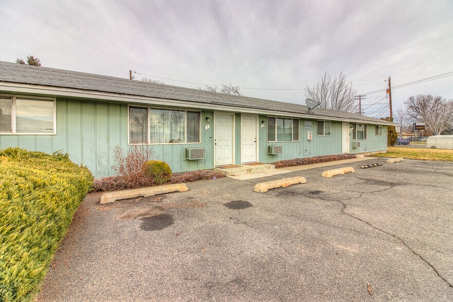 More Photos Of 1704 S 12th Ave, Yakima Apartments For Sale