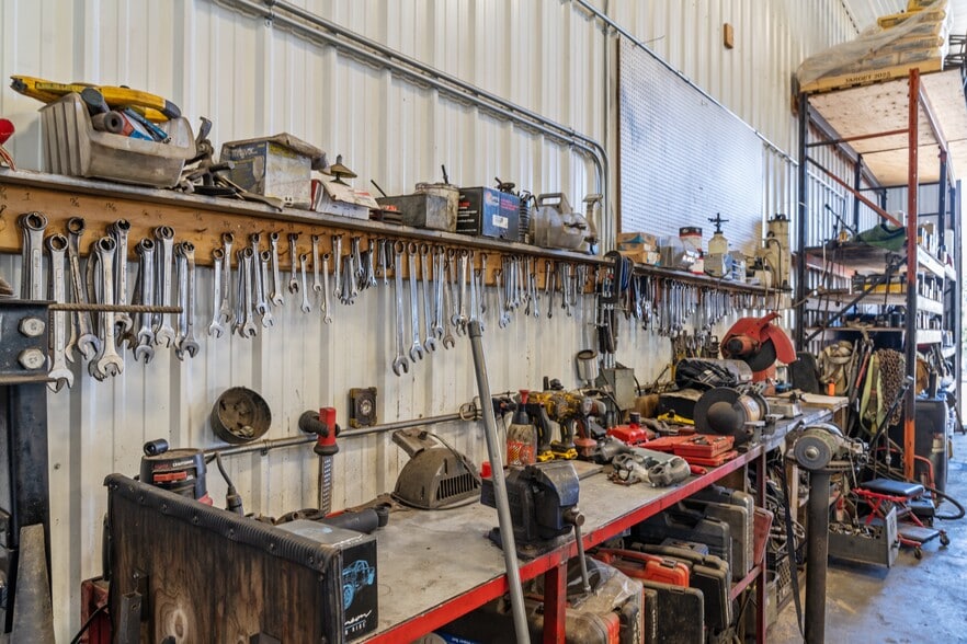 More Photos Of 81 Barstow St, Carseland Auto Repair For Sale
