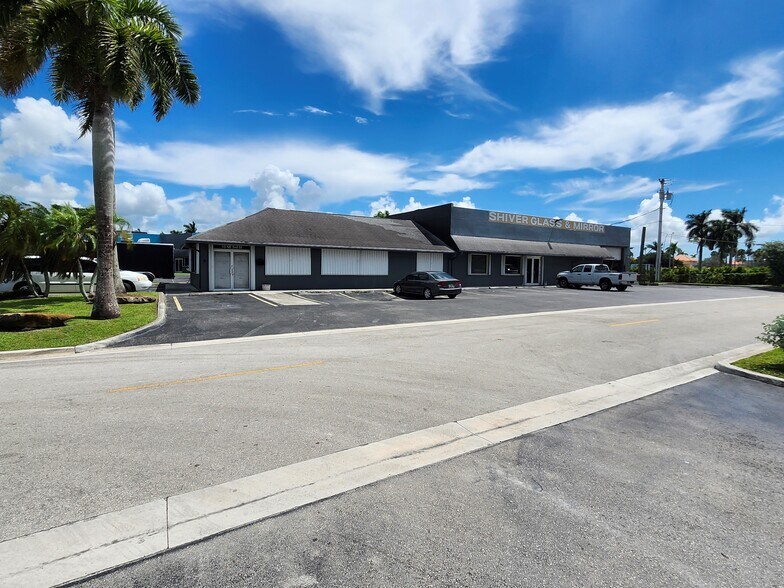 More Photos Of 10 NE 3rd St, Homestead Warehouse For Lease