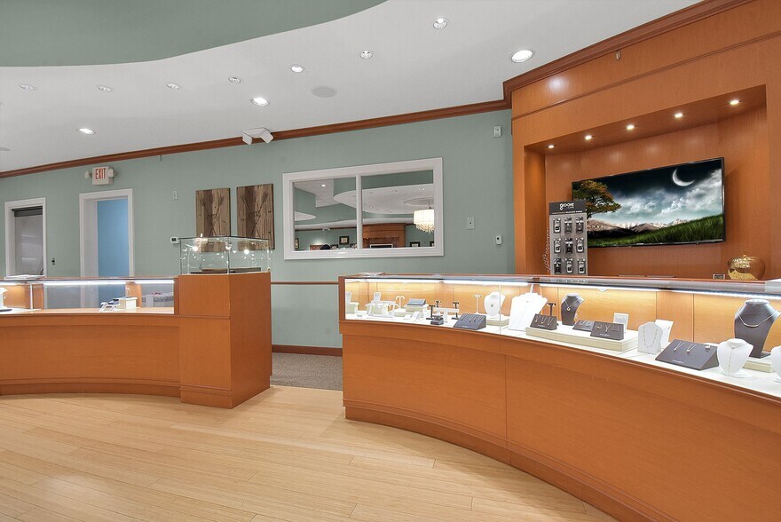 More Photos Of 2555 Miamisburg-Centerville Rd, Dayton Freestanding For Sale